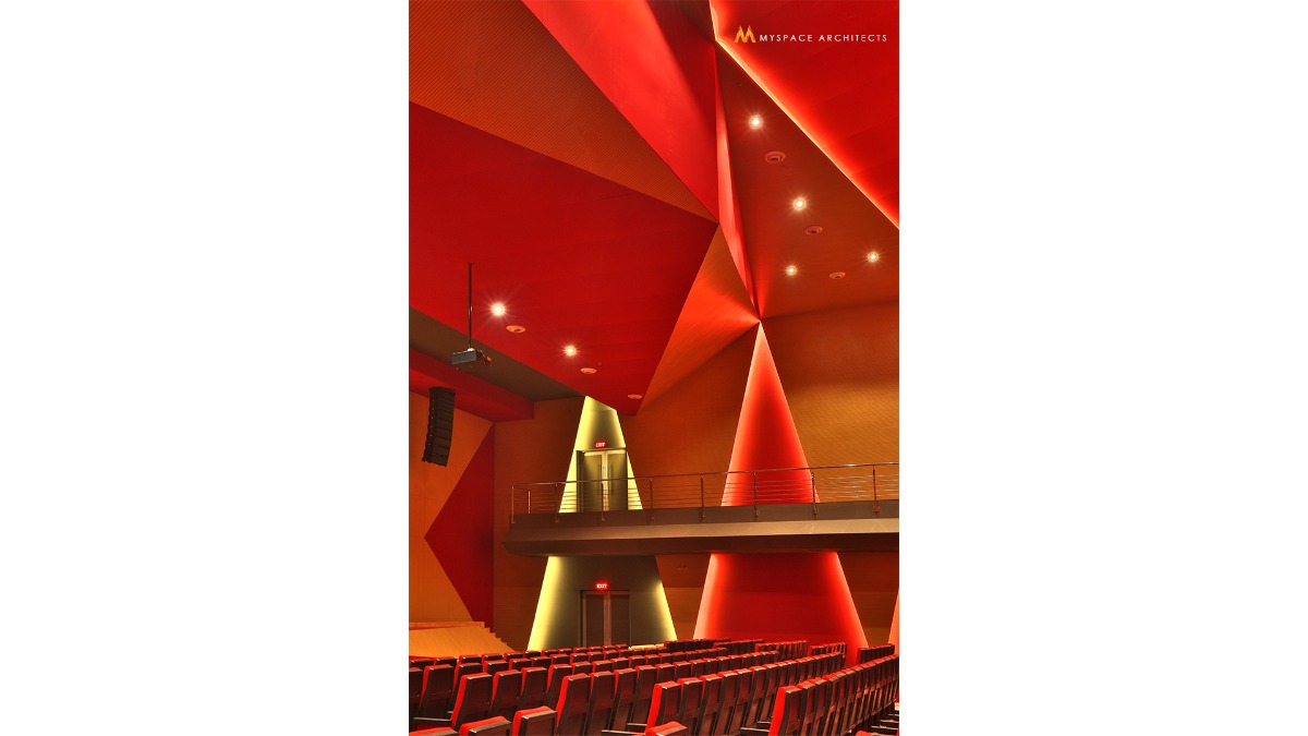 Red Bloom, Auditorium